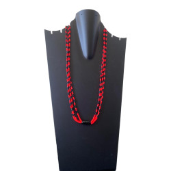 Flowerchild Red and black beads in three strands necklace