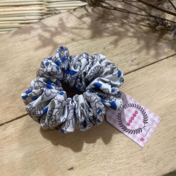 White and blue floral hair scrunchies - Yaren