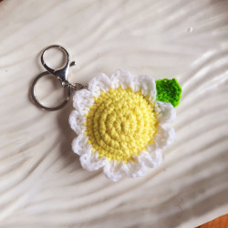 Crochet daisy keychain - Craft and Creations Nagaland